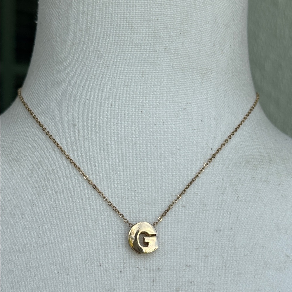 Avon initial G pendant necklace - NWOT
